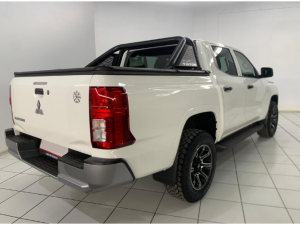 Mitsubishi Triton 2.4DI-D double cab GL 4x4 - Image 4