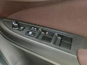 Toyota Starlet Cross 1.5 XS auto - Image 12