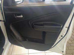 Toyota Vitz 1.0 XR manual - Image 11