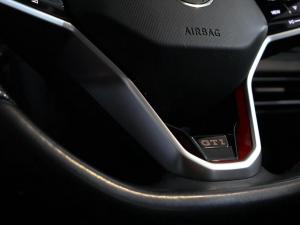 Volkswagen Golf GTI - Image 11