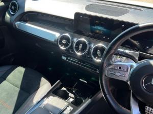 Mercedes-Benz GLB GLB220d 4Matic Progressive - Image 12