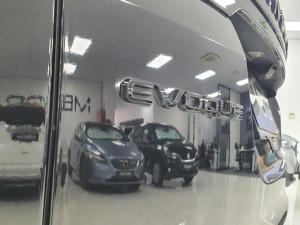 Land Rover Range Rover Evoque D200 R-Dynamic SE - Image 11