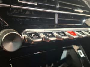 Peugeot 208 1.2T Allure manual - Image 19