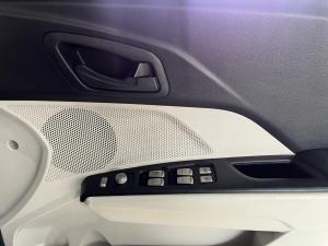 Mahindra XUV300 1.5TD W4 - Image 7