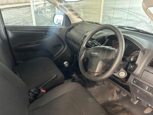 Isuzu D-Max Gen 6 250 single cab Fleetside safety - Image 5