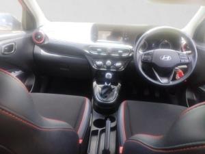 Hyundai Grand i10 1.0 Executive hatch - Image 18