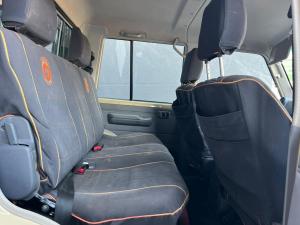 Toyota Land Cruiser 79 4.0 V6 double cab - Image 15