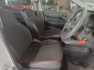 Hyundai Grand i10 1.0 Premium hatch - Image 11