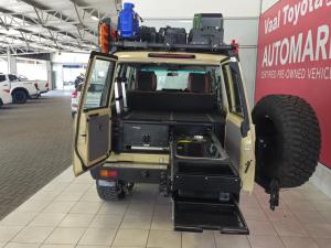 Toyota Land Cruiser 76 4.5D-4D V8 station wagon LX - Image 20