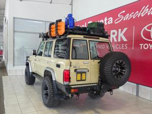 Toyota Land Cruiser 76 4.5D-4D V8 station wagon LX - Image 3
