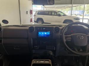 Toyota Land Cruiser 79 4.5D-4D V8 double cab LX - Image 10