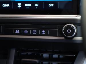 Volkswagen Transporter 2.0TDI Kombi SWB Commerce - Image 12