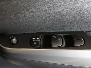 Nissan Navara 2.5DDTi double cab SE Plus auto - Image 12