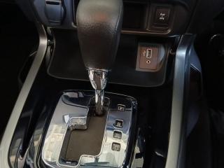 Nissan Navara 2.5DDTi double cab SE Plus auto