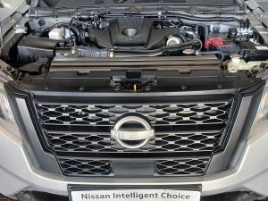 Nissan Navara 2.5DDTi double cab SE Plus auto - Image 4