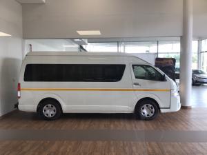 Toyota Hiace 2.5D-4D bus 14-seater GL - Image 3