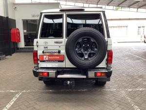 Toyota Land Cruiser 76 2.8GD-6 station wagon LX auto - Image 5