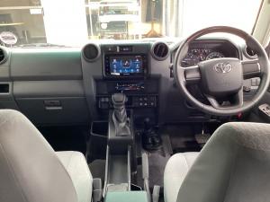 Toyota Land Cruiser 76 2.8GD-6 station wagon LX auto - Image 6