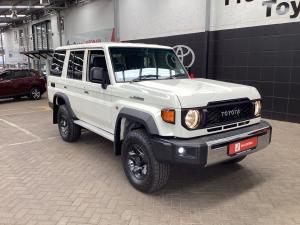 Toyota Land Cruiser 76 2.8GD-6 station wagon LX auto - Image 1