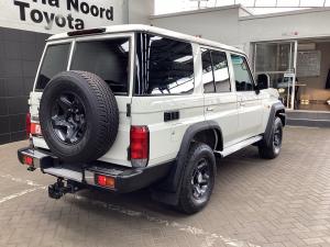 Toyota Land Cruiser 76 2.8GD-6 station wagon LX auto - Image 2