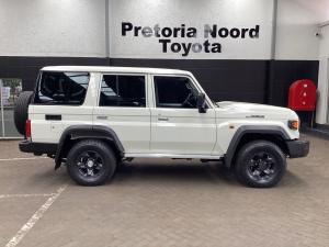 Toyota Land Cruiser 76 2.8GD-6 station wagon LX auto - Image 3