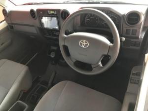 Toyota Land Cruiser 79 4.5D-4D LX V8 single cab - Image 8