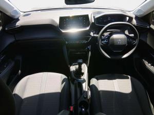 Peugeot 208 1.2T Allure manual - Image 9