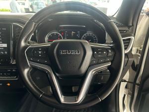 Isuzu D-Max 3.0TD double cab V-Cross - Image 13