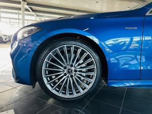 Mercedes-Benz C-Class C200 Avantgarde - Image 13
