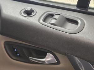 Ford Tourneo Custom 2.2TDCi SWB Limited - Image 11