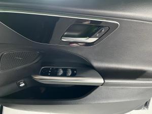 Mercedes-Benz C-Class C200 Avantgarde - Image 8