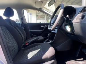 Volkswagen Polo Vivo hatch 1.6 Comfortline auto - Image 16