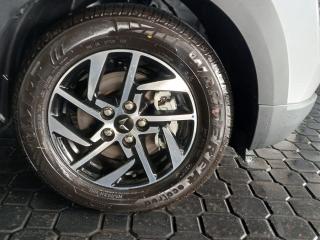 Mahindra XUV 3XO 1.2T AX5 auto