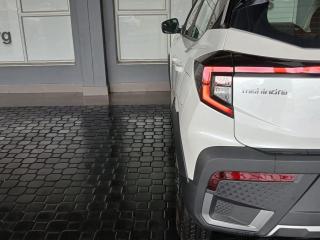 Mahindra XUV 3XO 1.2T AX5 auto
