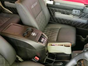Toyota Land Cruiser 79 2.8GD-6 double cab - Image 12