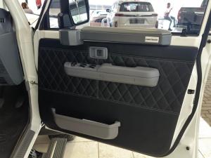 Toyota Land Cruiser 79 2.8GD-6 double cab - Image 9