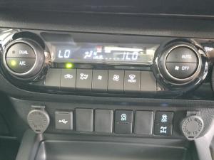 Toyota Hilux 2.8GD-6 48V double cab Raider - Image 13