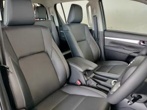 Toyota Hilux 2.8GD-6 48V double cab Raider - Image 14