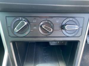 Volkswagen Polo hatch 1.0TSI Life auto - Image 15