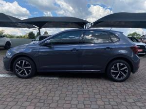 Volkswagen Polo hatch 1.0TSI Life auto - Image 22