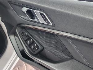 BMW 1 Series 118i - Image 19