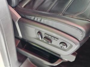 Volkswagen Caravelle 2.0BiTDI Highline 4Motion - Image 20