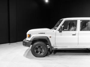 Toyota Land Cruiser 79 2.8GD-6 double cab - Image 23