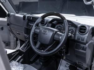 Toyota Land Cruiser 79 2.8GD-6 double cab - Image 8
