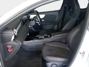 Mercedes-Benz CLA CLA220d Progressive - Image 14