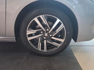 Peugeot 208 1.2T Allure manual - Image 22