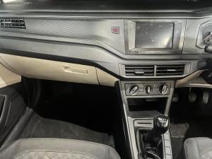 Volkswagen Polo sedan 1.6 manual - Image 5