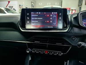 Peugeot 208 1.2T Allure manual - Image 16
