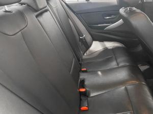 BMW 318i automatic - Image 9