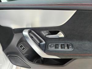 Mercedes-Benz CLA 200 automatic - Image 12